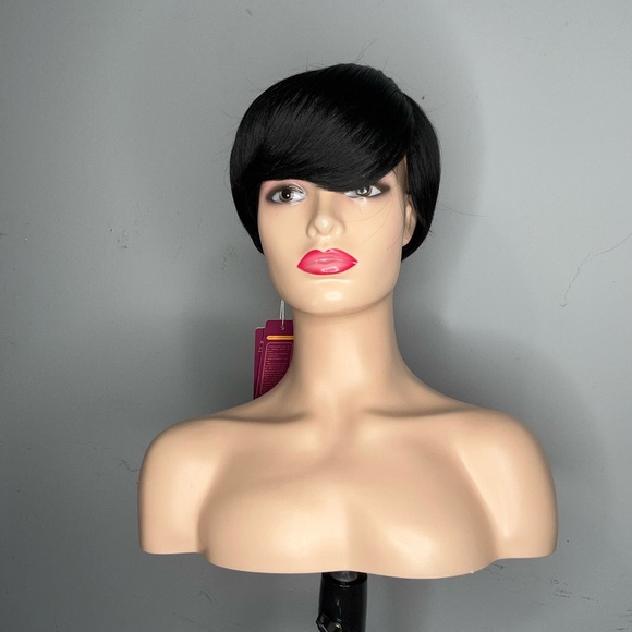 Short Cut Wig - Picture 1 of 3